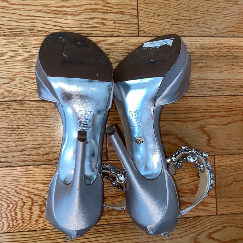 Heels - Picture 3 of 3